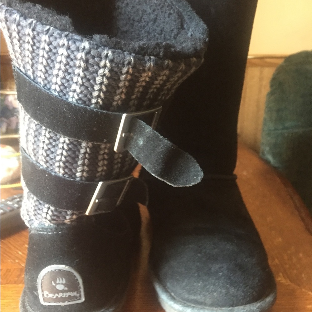Size 7 Bearpaw boots