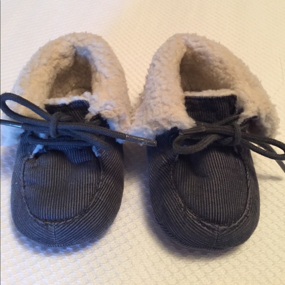 Newborn winter booties