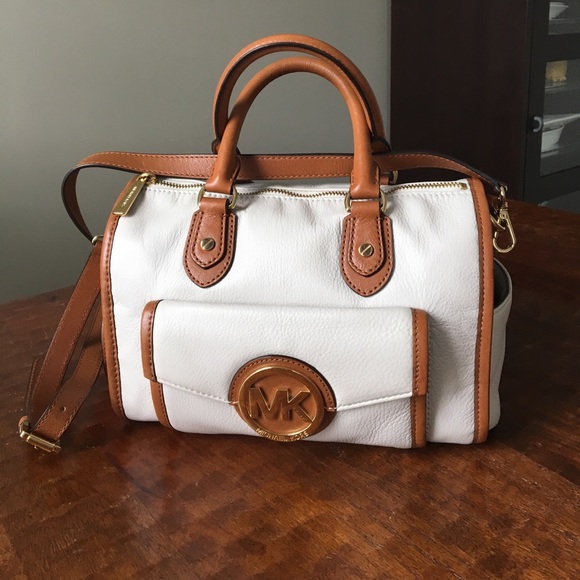 🎈SALE🎈Beautiful Michael Kors Margo Satchel - Picture 2 of 7