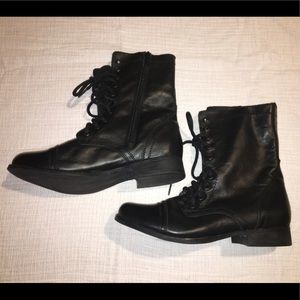 NWOB Steve Madden "Troopa" black leather size 9