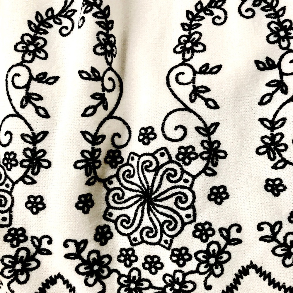 SOLD. - Girls Holiday Dresses size 6 - Picture 2 of 7