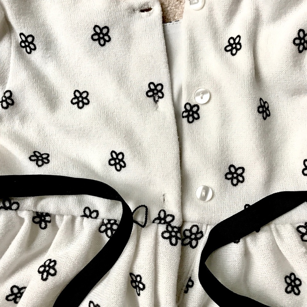 SOLD. - Girls Holiday Dresses size 6 - Picture 5 of 7