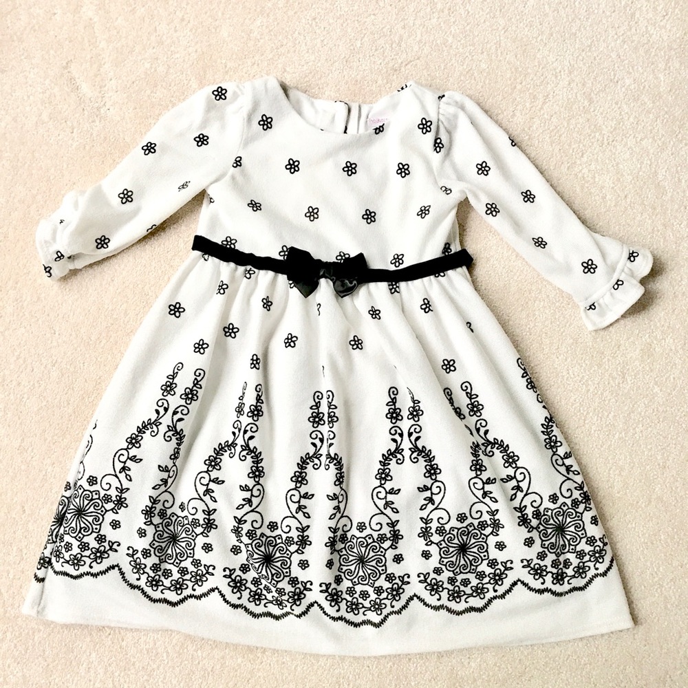 SOLD. - Girls Holiday Dresses size 6 - Picture 6 of 7