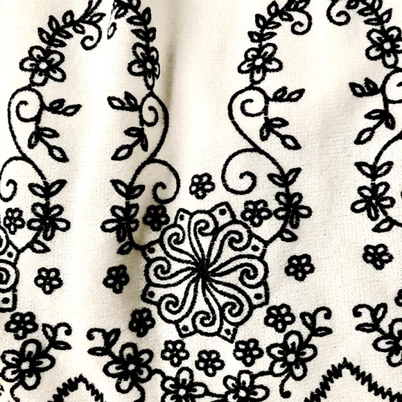 SOLD. - Girls Holiday Dresses size 6 - Picture 2 of 7