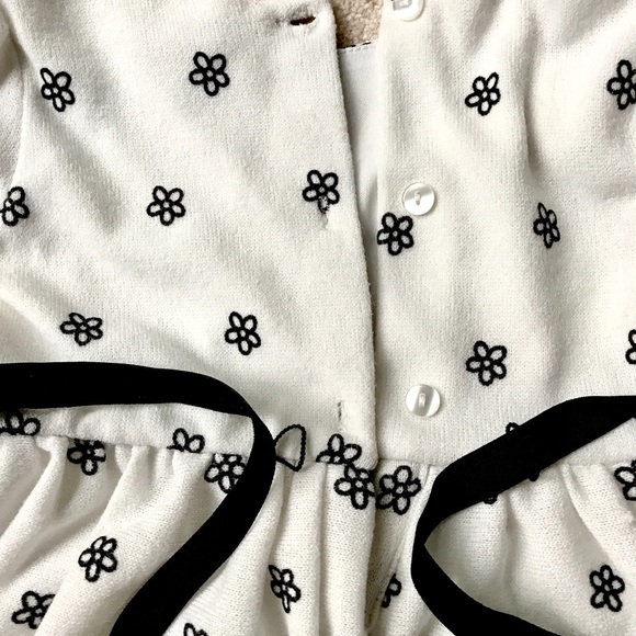 SOLD. - Girls Holiday Dresses size 6 - Picture 5 of 7