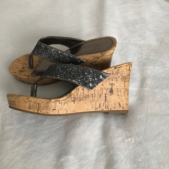 Maurice's Wedges - Picture 2 of 2