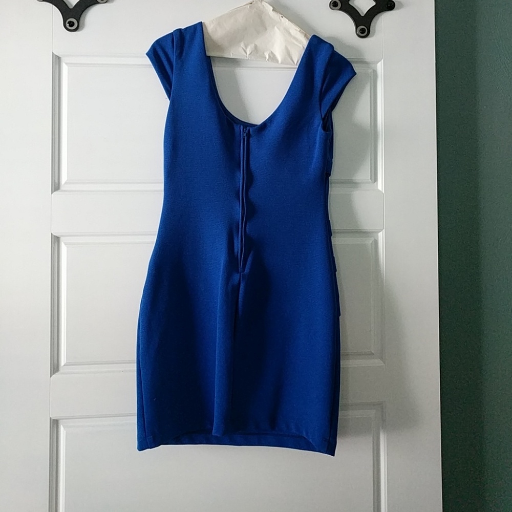Dress - Picture 2 of 2