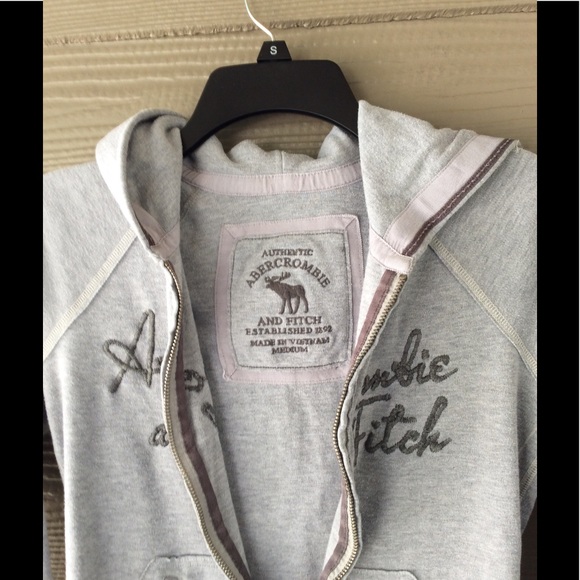 Sweatshirt - Picture 2 of 4