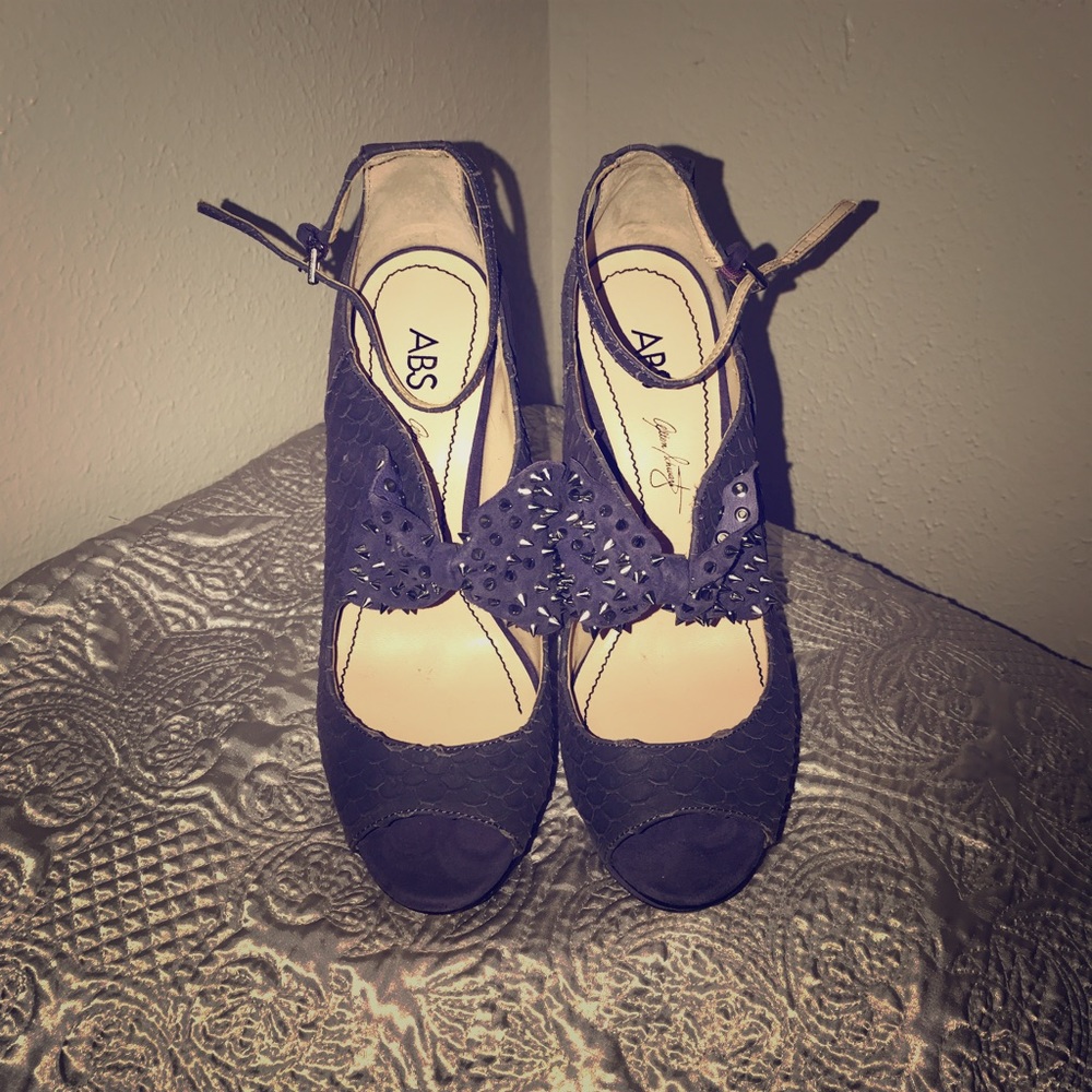 ABS Allen Schwartz purple heels