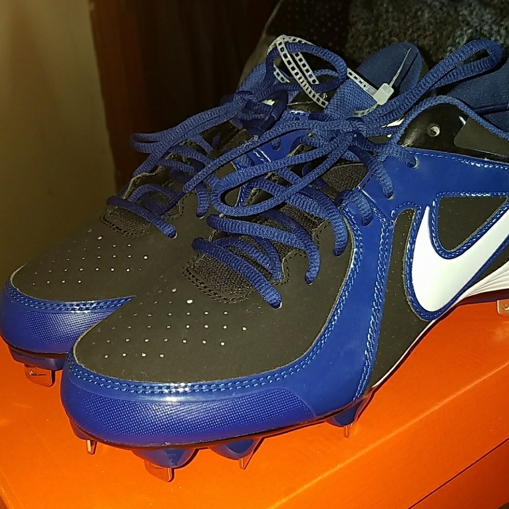 Baseball cleats
