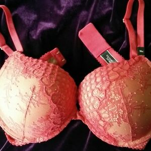 Nwt Victoria Secret Bombshell bra