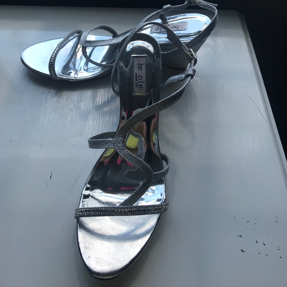 Perfect wedding shoes! Never been worn! - Picture 2 of 3