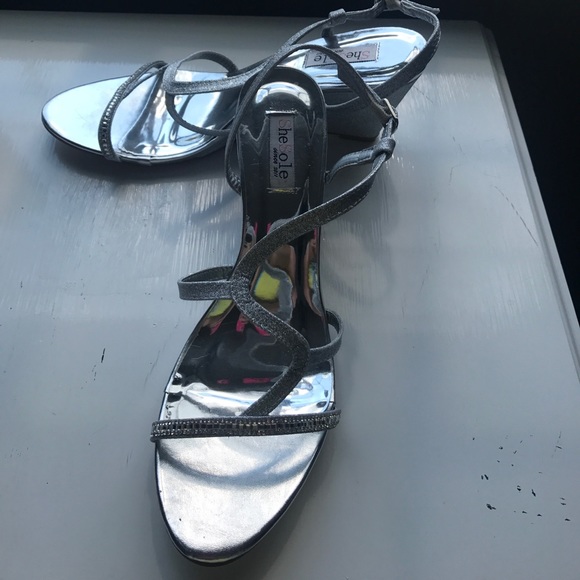 Perfect wedding shoes! Never been worn! - Picture 2 of 3