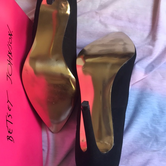 Betsey Johnson Madam Pumps - Picture 3 of 3
