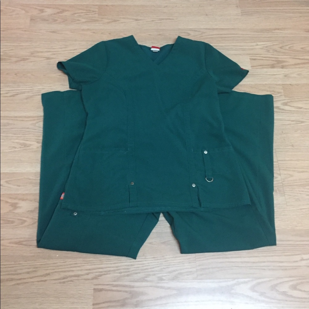 Dickies sz medium scrub set!
