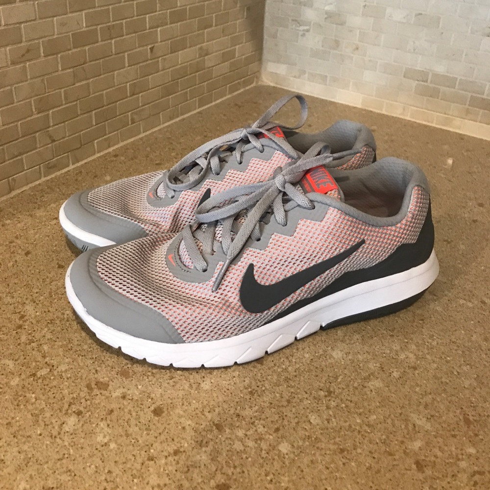 Nike Tennis Shoes