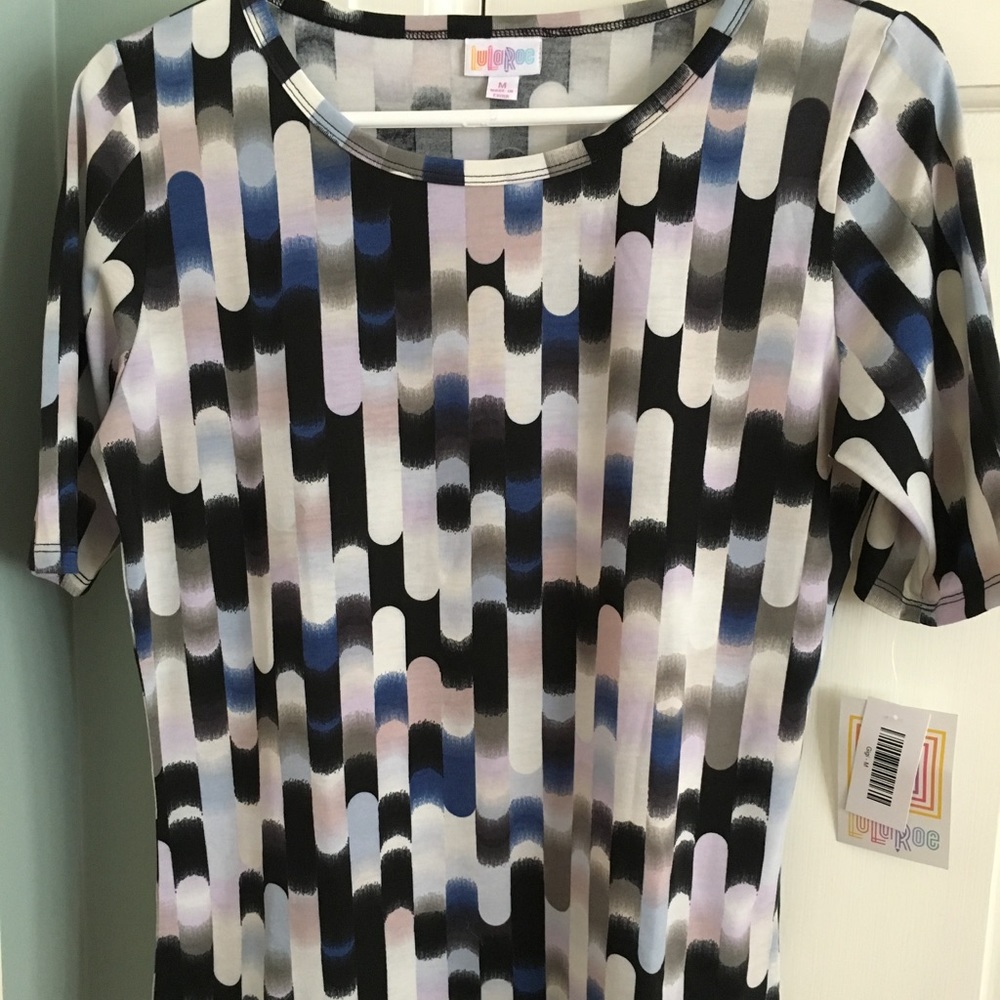 LuLaRoe M Gigi shirt