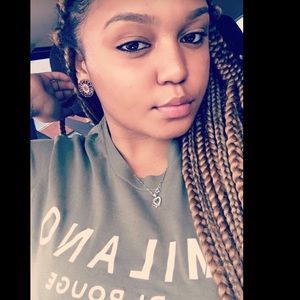 Meet your Posher, Anisa