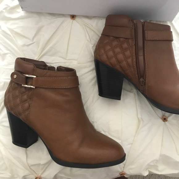 Camel colored booties - Picture 1 of 3