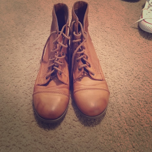 Forever 21 tan lace up boots - Picture 1 of 2