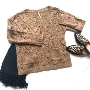 EUC Willow & Clay brown front pocket sweater sz M