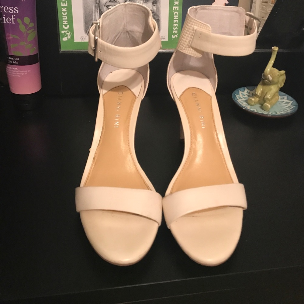 Gianni Bini Creme Heels