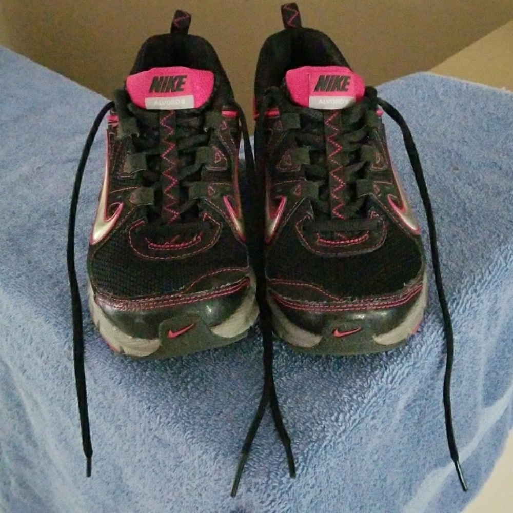 Nike Athletic Shoes Black and Pink