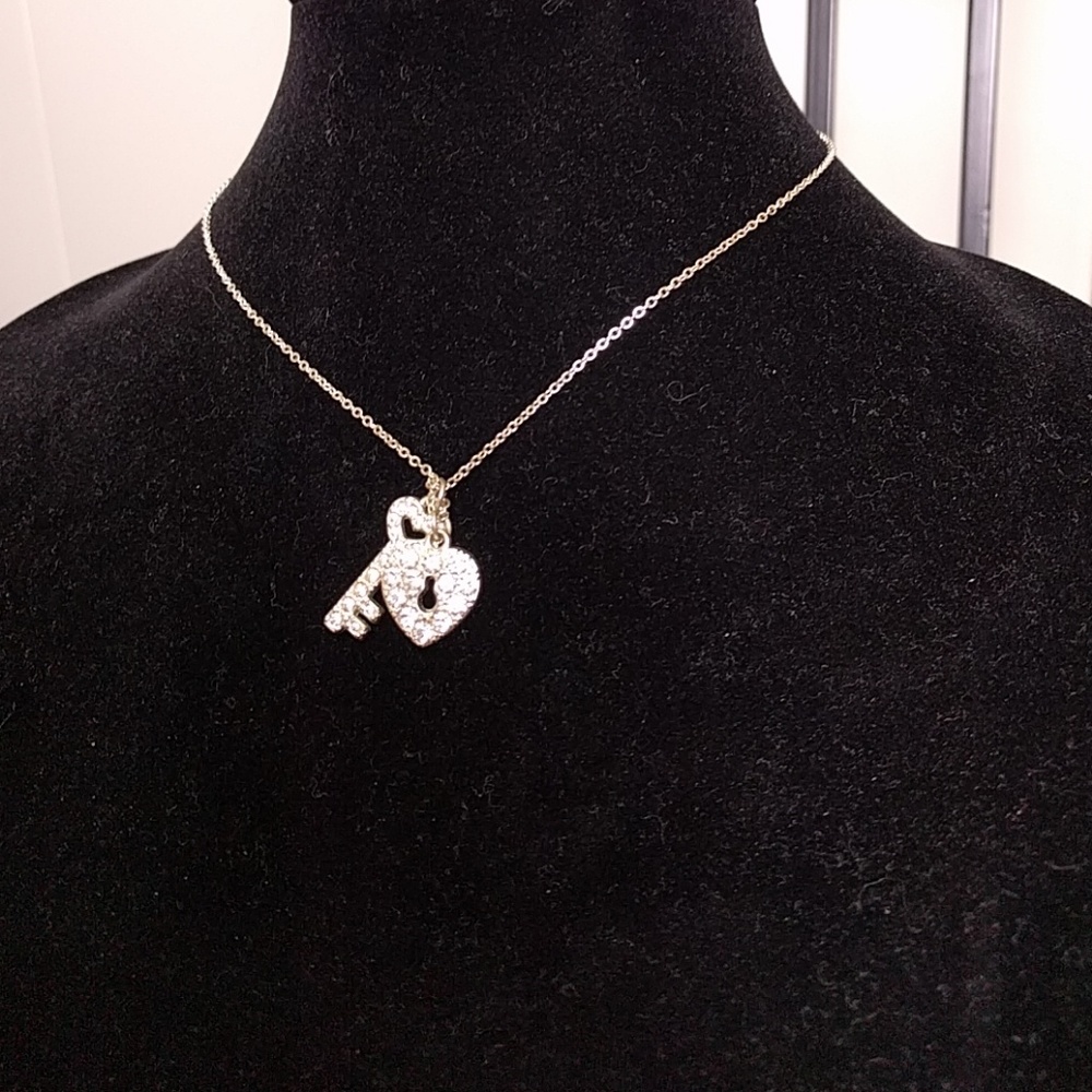 🚫SOLD, GAVE AS FREE GIFT🚫Lock and key necklace