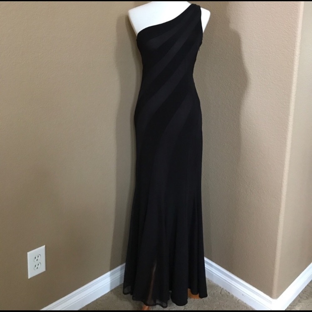 Cache' one shoulder gown
