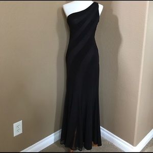 Cache' one shoulder gown
