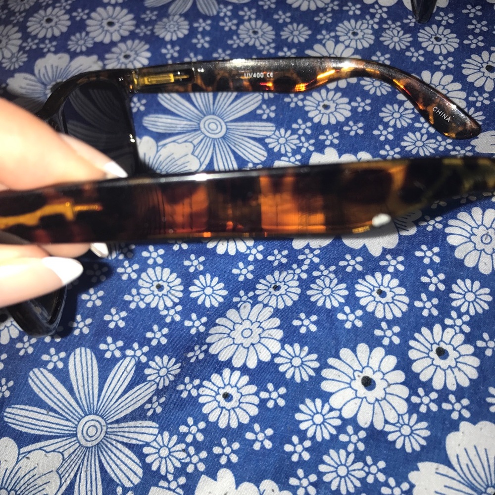 Sunglasses - Picture 3 of 8