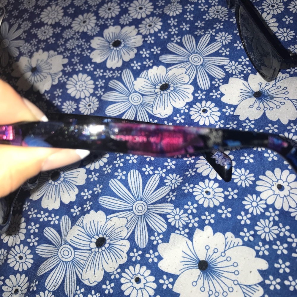 Sunglasses - Picture 5 of 8