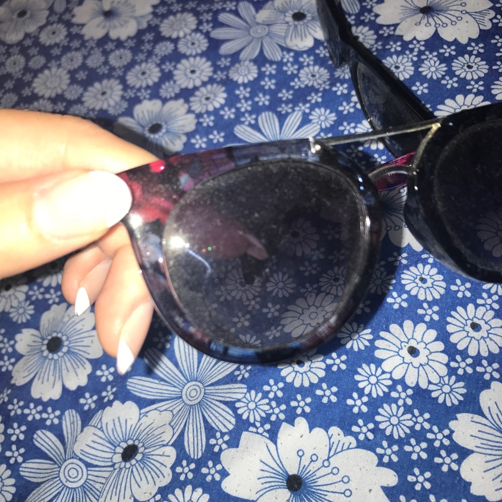 Sunglasses - Picture 6 of 8
