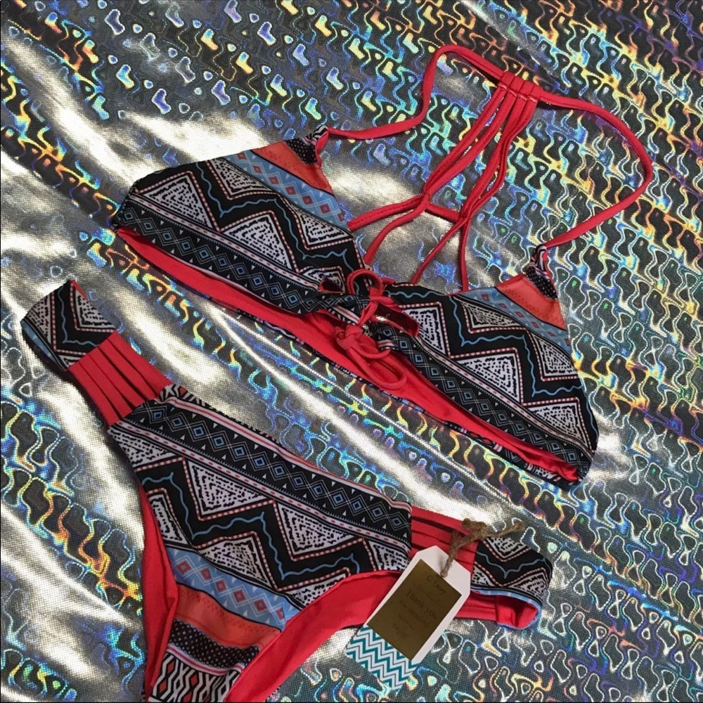 Bikini - Picture 3 of 3