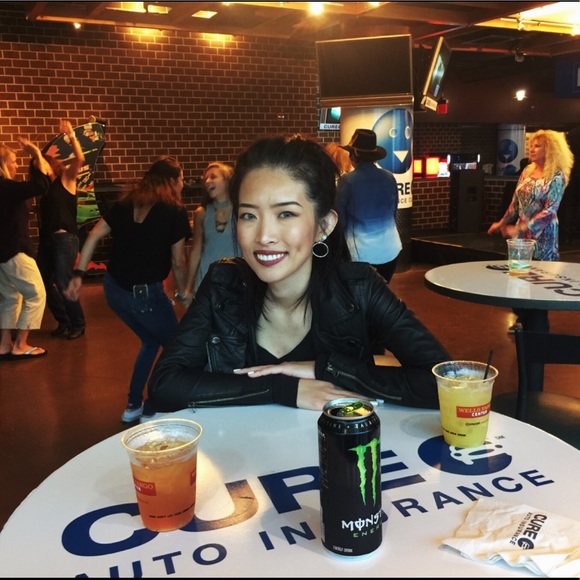 Meet your Posher, Mindy - Picture 2 of 3