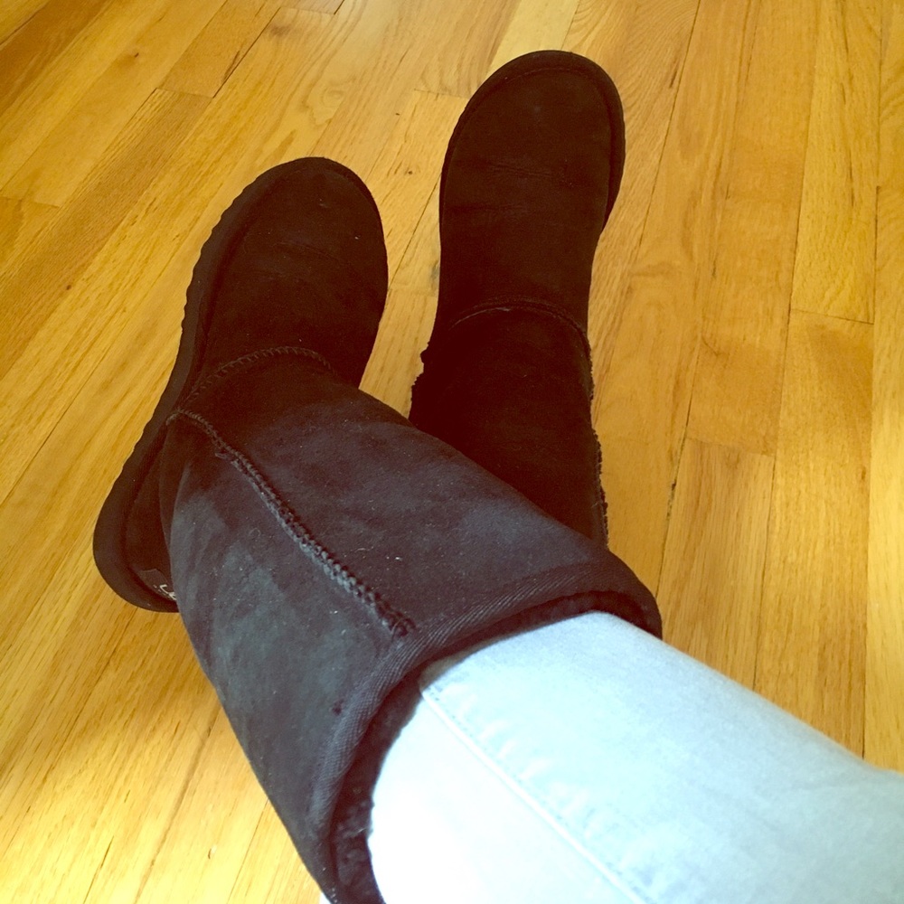 Black classic Uggs s5