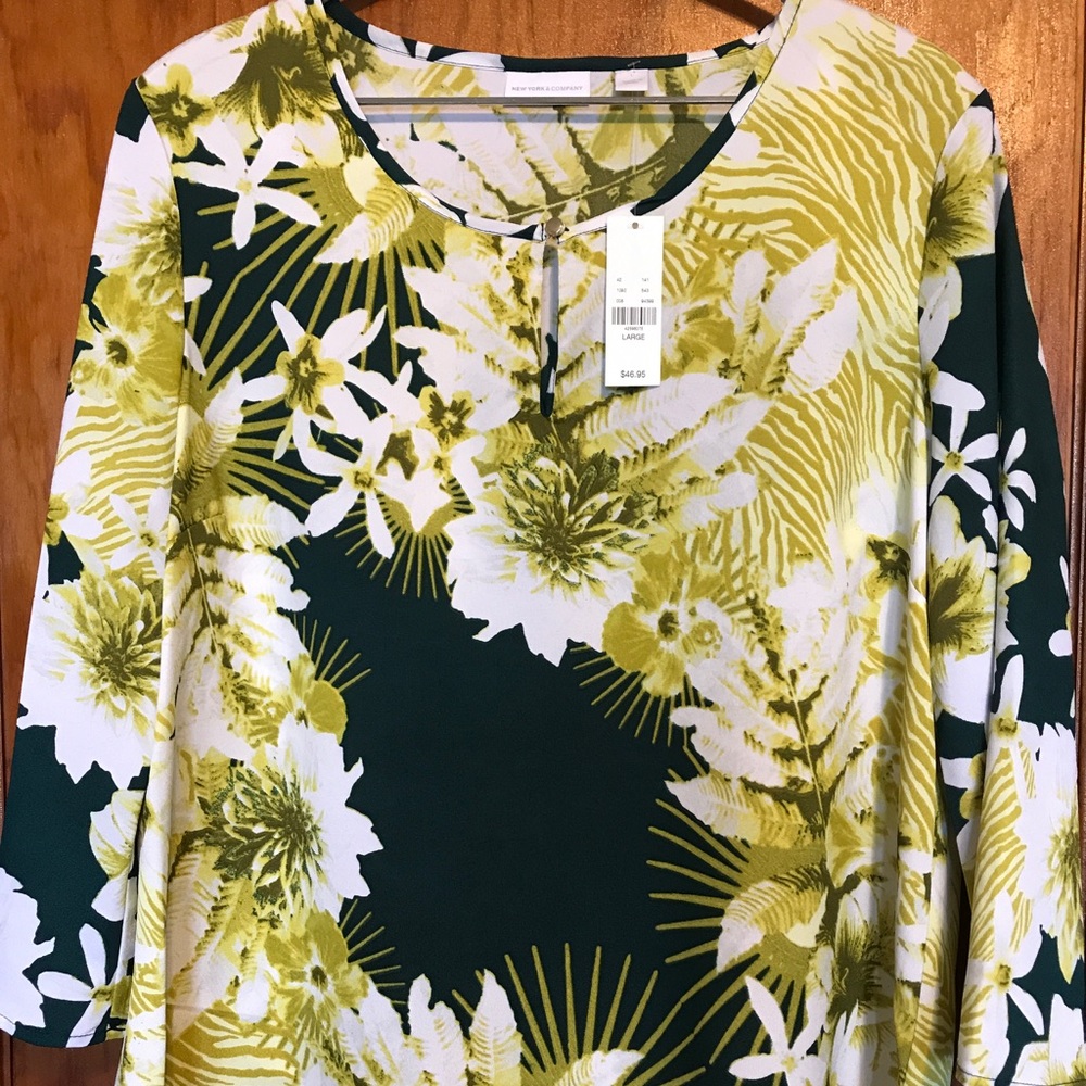 New York and Co tropical blouse NWT Large