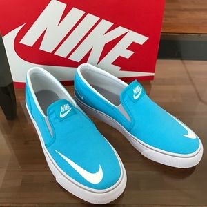 GIRL'S Nike Toki Slipon CVS (Fits women's size 7)