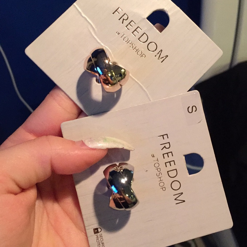 Freedom at TOPSHOP rings - no offers