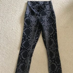 Lululemon yoga pants