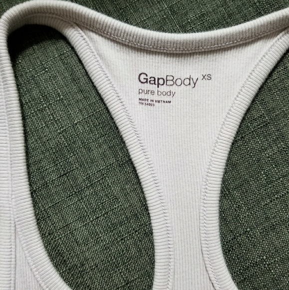 🎃 DONATED Gap tank/cami bundle - Picture 3 of 7
