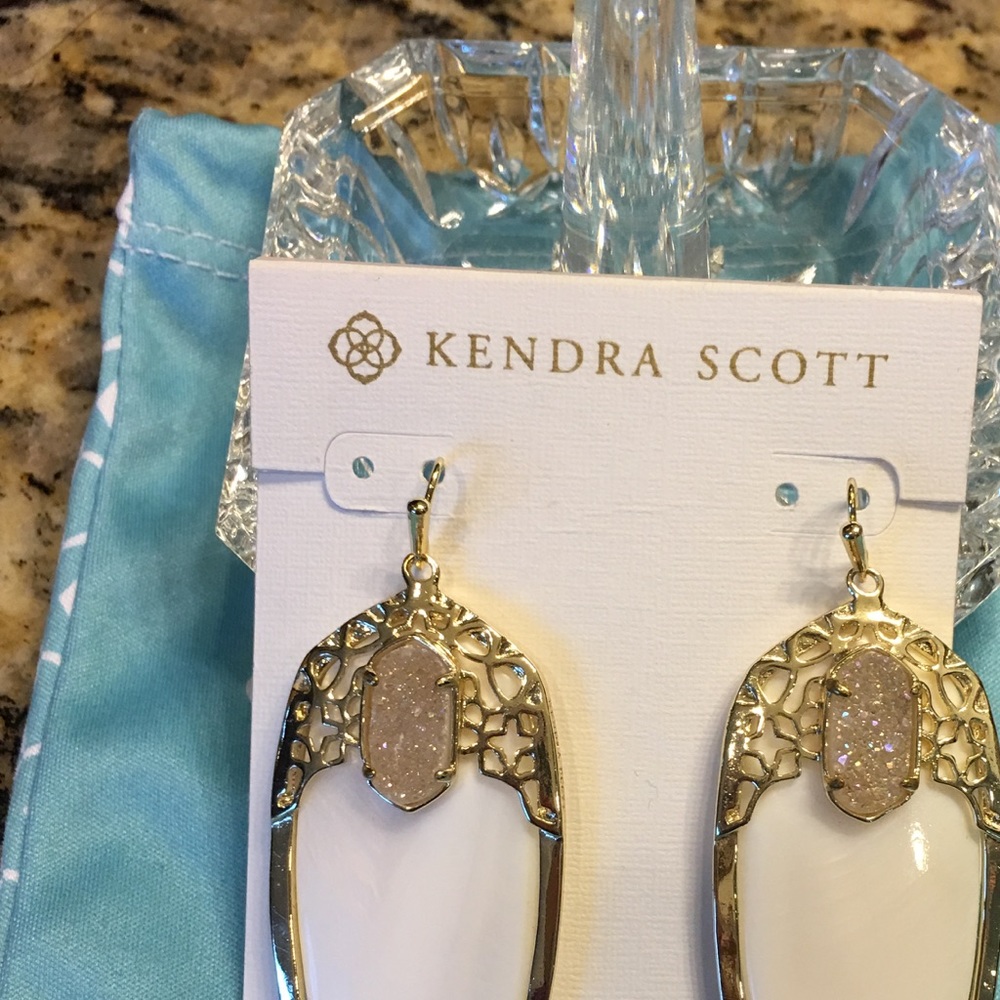 EUC Kendra Scott Deva Earrings