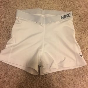 Nike pro medium