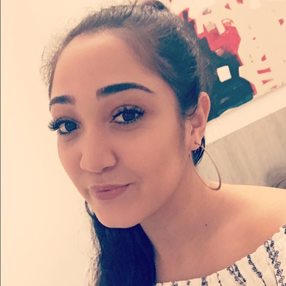 Meet your Posher, Elizabeth