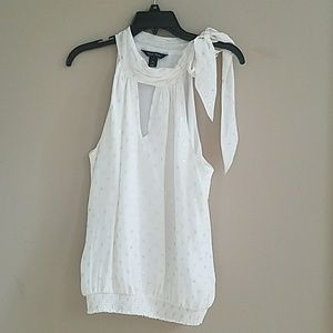Sleeveless ladies blouse