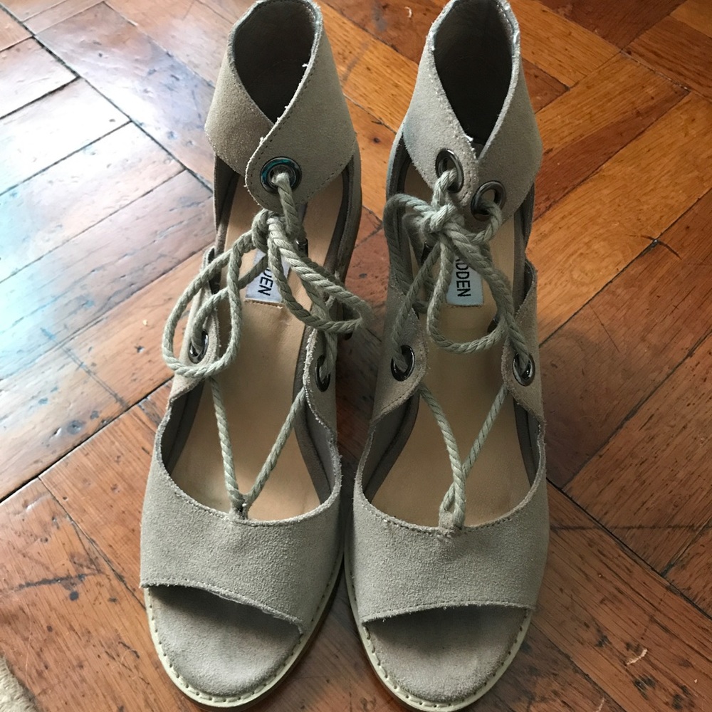 Steve Madden Taupe Suede Carahh Shoes