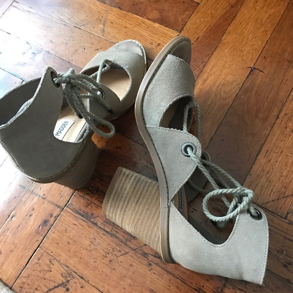 Steve Madden Taupe Suede Carahh Shoes - Picture 4 of 7