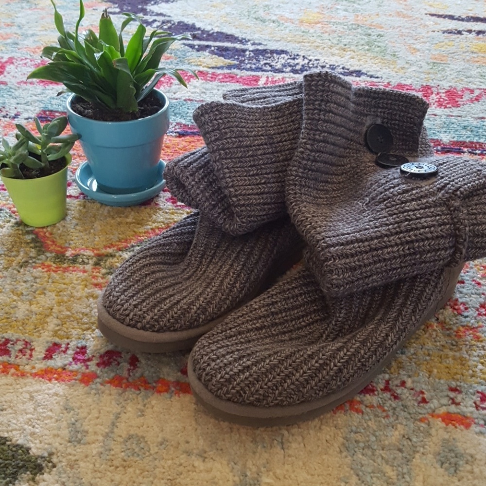 Grey knit UGGS!!