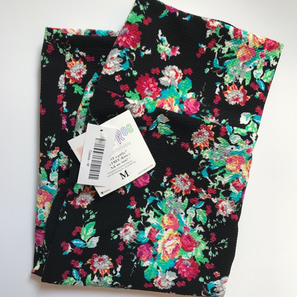 ❌SOLD❌ Lularoe LLR Cassie SKIRT!!
