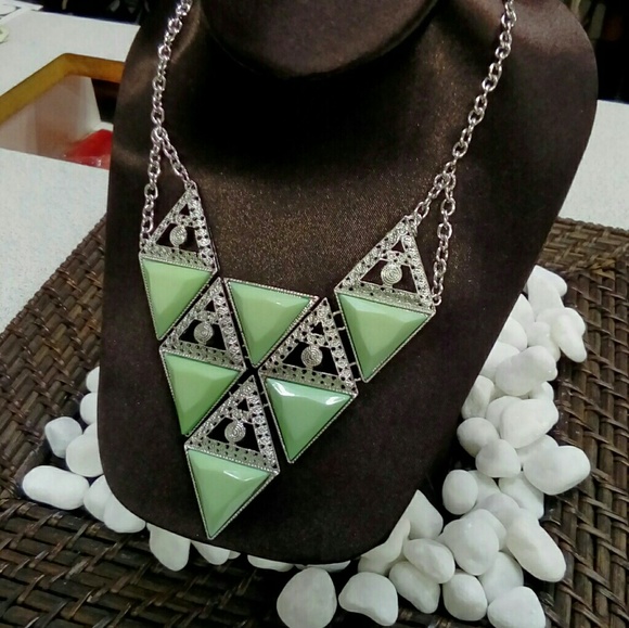 NWT Mint Green Necklace - Picture 2 of 2